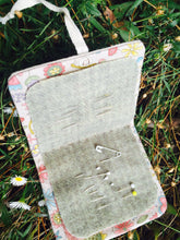 Load image into Gallery viewer, Little Flower Needlebook